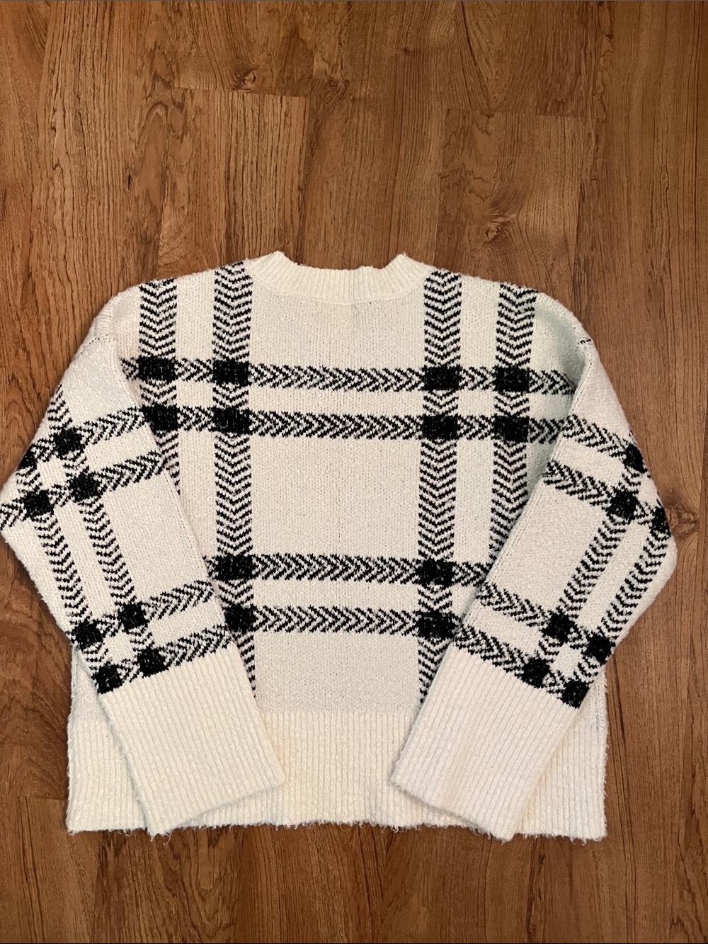 On 34th Plaid Crewneck Sweater - Picture 7 of 7